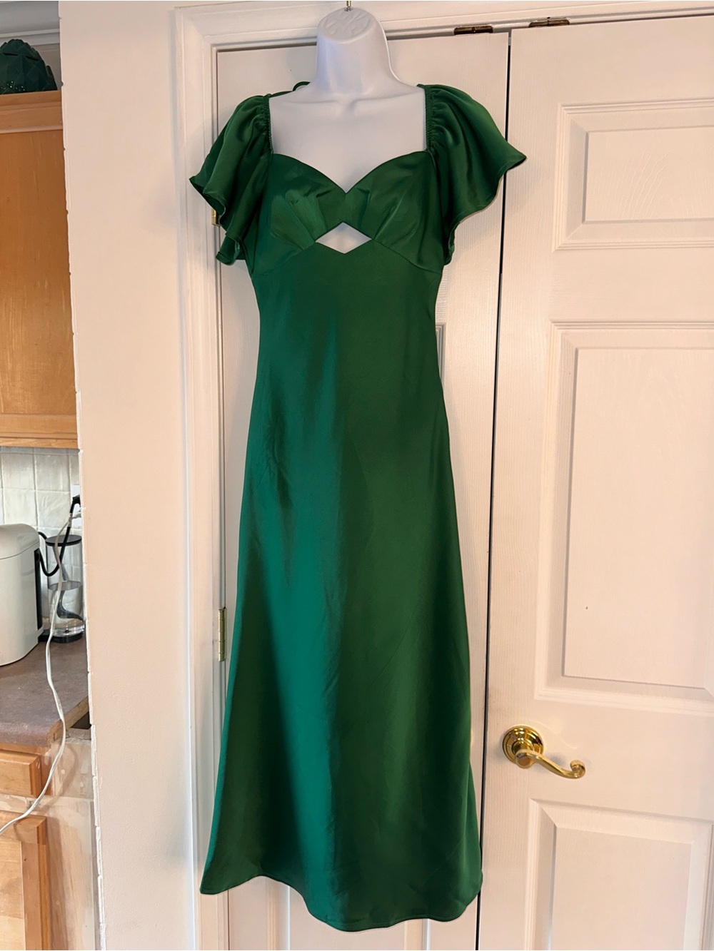 VUBIYA Satin Flutter Sleeve Wedding Guest Dresses for Women Sweetheart Neckline